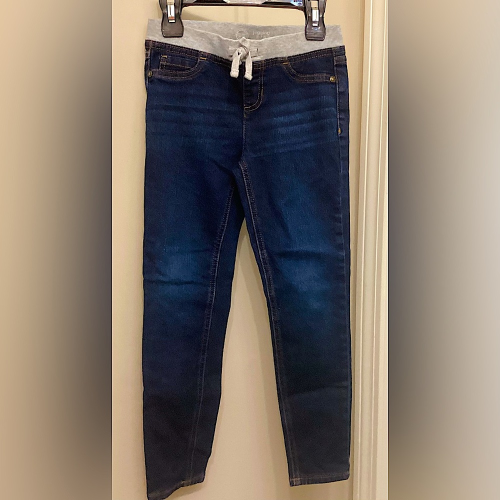 NWOT girls dark wash pull-up jeans elastic waist jeans size 7/8. Bundle deals!